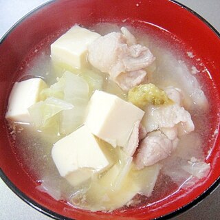 豆腐と白菜豚肉の味噌汁